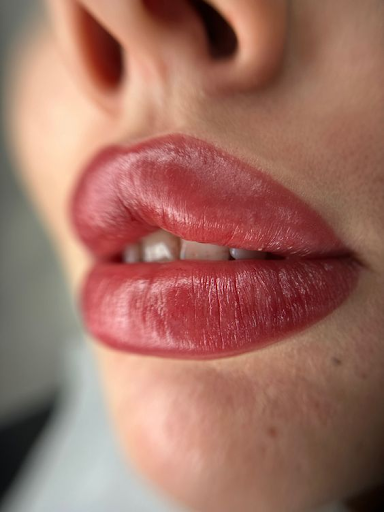 Brisbane-based services for cosmetic lip tattooing